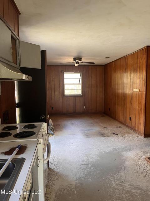 8301 Greenfields Rd, Moss Point, MS 39562 photo 10