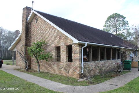 9908 Cedarcliff Dr, Moss Point, MS 39562 photo 2
