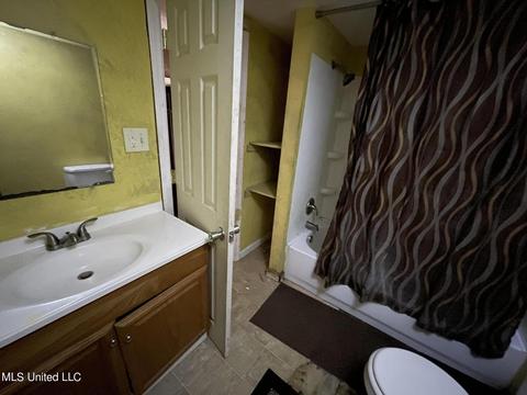 4137 Plaza St, Jackson, MS 39206 photo 4