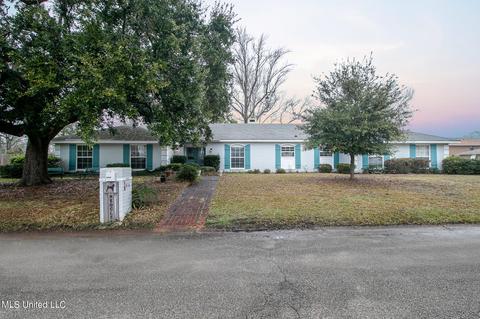 2414 Hickory Hills Cir, Biloxi, MS 39532
