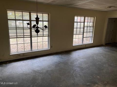 2010 Castle Hill Dr, Jackson, MS 39204 photo 3