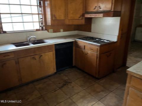 2010 Castle Hill Dr, Jackson, MS 39204 photo 2