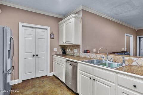 130 Wells Ct, Canton, MS 39046 photo 9
