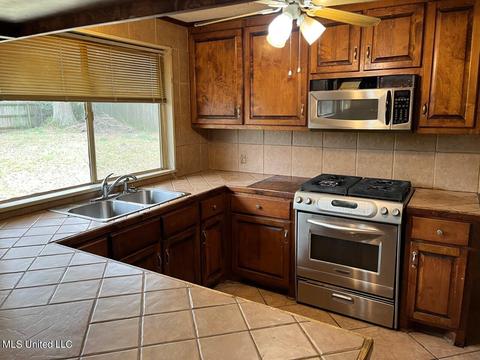 5834 Kinder Dr, Jackson, MS 39211 photo 3