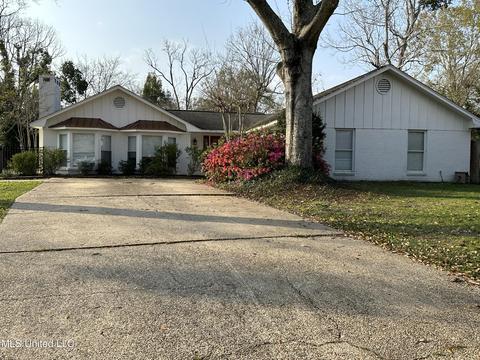 5 Villa Cove Dr, Gulfport, MS 39507