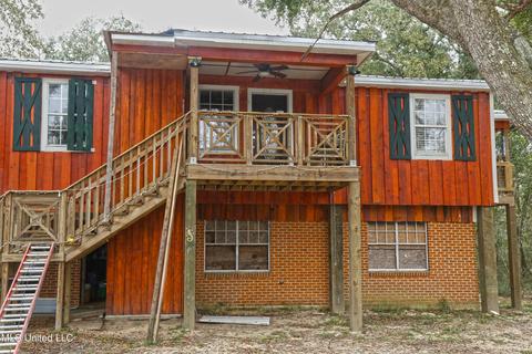 1601 Fawn St, Ocean Springs, MS 39564
