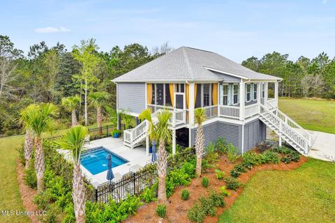 121 Whispering Pines Dr, Waveland, MS 39576