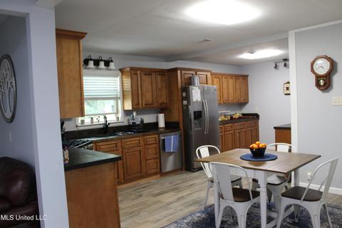 3900 Torres St, Moss Point, MS 39563 photo 5
