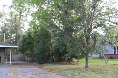 3900 Torres St, Moss Point, MS 39563 photo 2