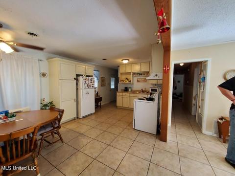 2801 Dantzler St, Moss Point, MS 39563 photo 8
