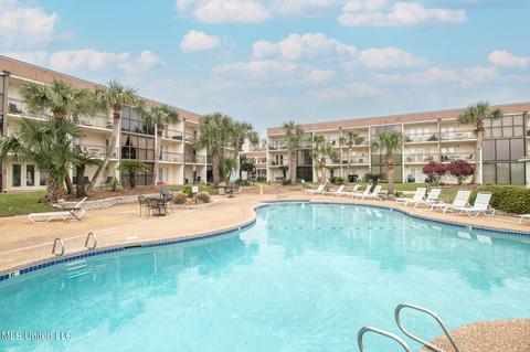 2046 Beach Blvd #C111, Biloxi, MS 39531