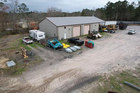 17132 Bobinger Rd, Kiln, MS 39556