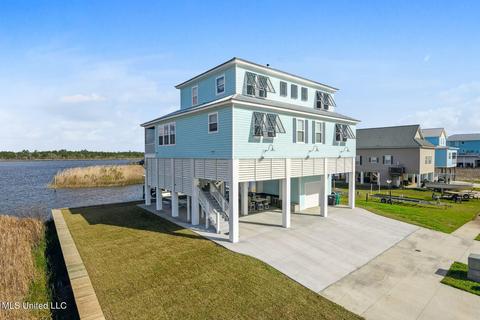 4164 Ireland St, Bay Saint Louis, MS 39520