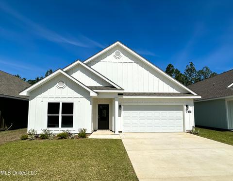7804 Coral Ln, Ocean Springs, MS 39564