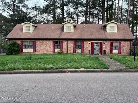 956 Royal Oak Dr, Jackson, MS 39209