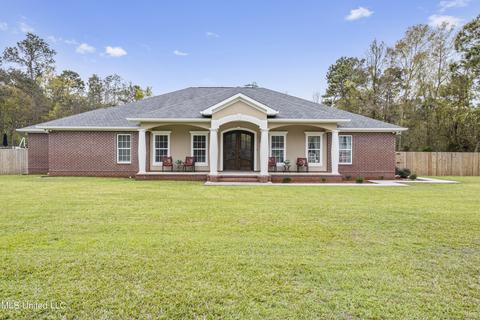 5851 Old Spanish Trl, Ocean Springs, MS 39564