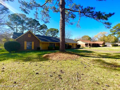 223 Brookridge Dr, Jackson, MS 39212 photo 2