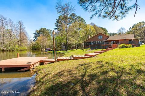 79 Poplar Dr, Perkinston, MS 39573 photo 2