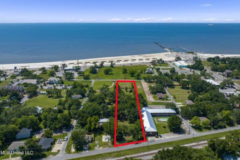 519 16th St, Gulfport, MS 39507