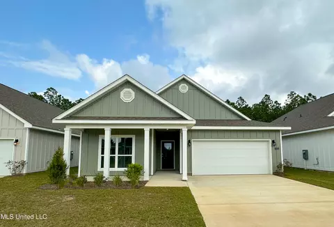 7772 Coral Ln, Ocean Springs, MS 39564
