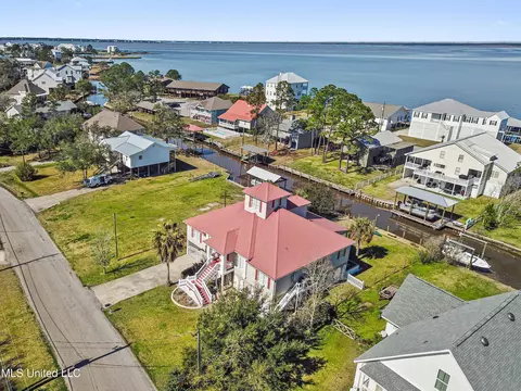 239 Basswood Dr, Pass Christian, MS 39571