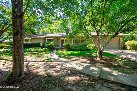 1051 Buckley Dr, Jackson, MS 39206 photo 1