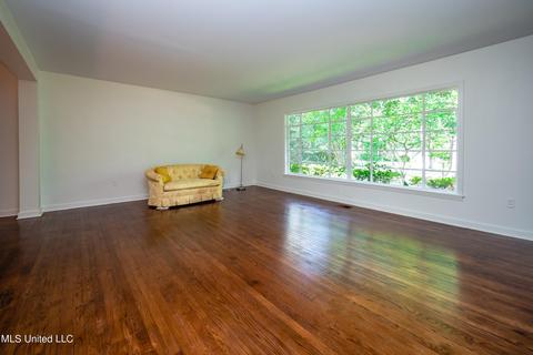 1051 Buckley Dr, Jackson, MS 39206 photo 4