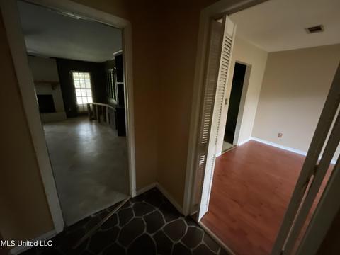 125 Marshall Dr, Jackson, MS 39212 photo 2