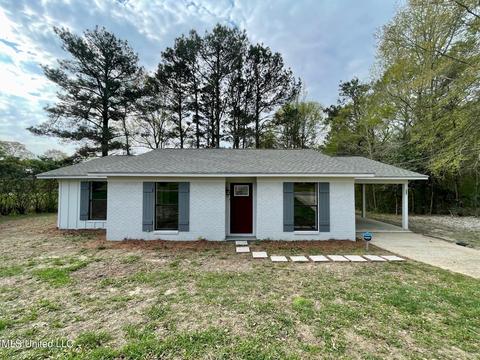 140 Cottonwood Dr, Mize, MS 39116