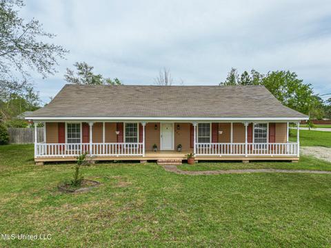 209 Victoria St, Bay Saint Louis, MS 39520