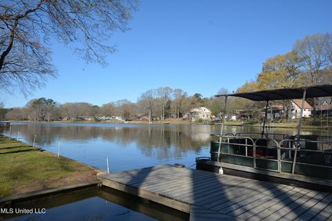 527 N Thunderbird Dr, Hernando, MS 38632 photo 2
