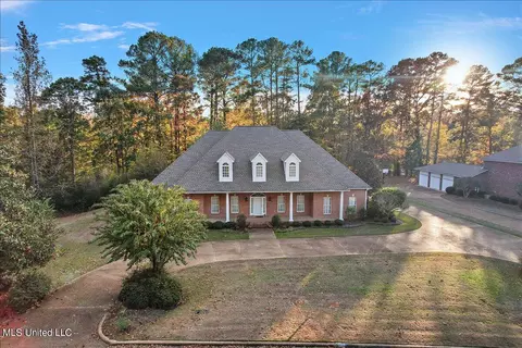 1007 Country Place Dr, Pearl, MS 39208
