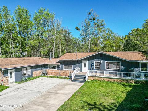 1338 Pine St, Gulfport, MS 39507