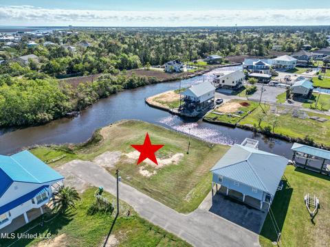 11056 Montana St, Bay Saint Louis, MS 39520