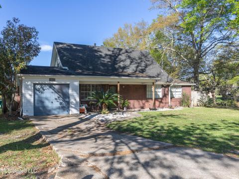 5118 Center Dr, Moss Point, MS 39563 photo 3