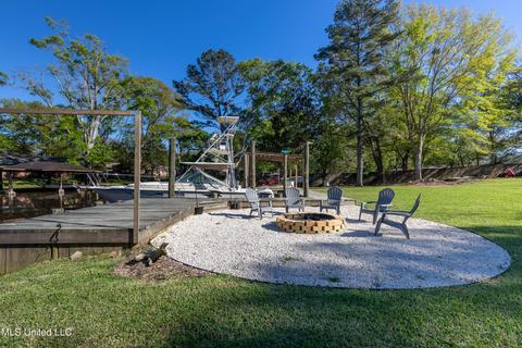 5118 Center Dr, Moss Point, MS 39563 photo 1