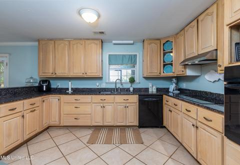 5118 Center Dr, Moss Point, MS 39563 photo 9