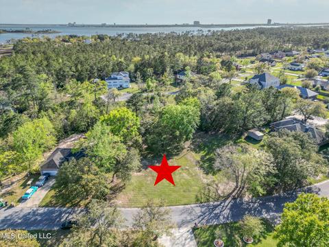 14605 Saint Vincent Dr, Biloxi, MS 39532
