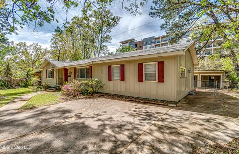 3949 Berkley Drive Dr, Jackson, MS 39211