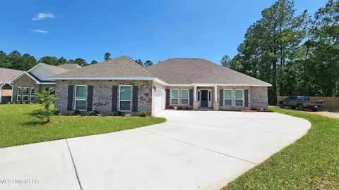 15713 Poydras Cir, Biloxi, MS 39532