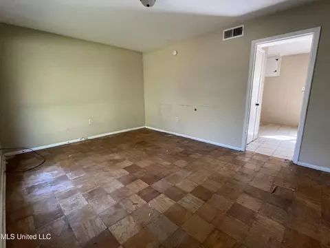 2844 Charleston Dr, Jackson, MS 39212 photo 2