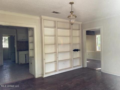 642 Broadmoor Dr, Jackson, MS 39206 photo 2