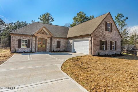 213 Southbrook Dr, Byhalia, MS 38611