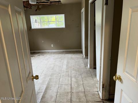 421 Lawrence Rd, Jackson, MS 39206 photo 4