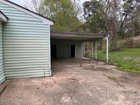 421 Lawrence Rd, Jackson, MS 39206 photo 2
