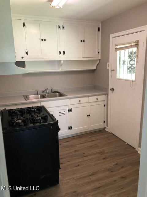 3565 Bowers St, Jackson, MS 39212 photo 2