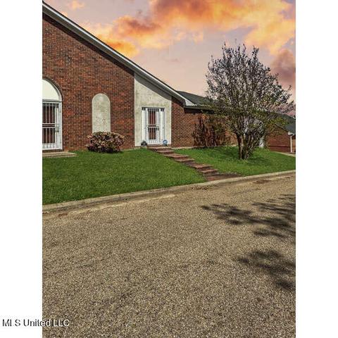 920 Garvin St, Jackson, MS 39206 photo 1