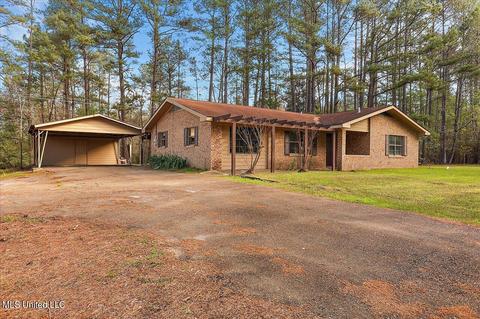 215 Ellis Ave, Mendenhall, MS 39114