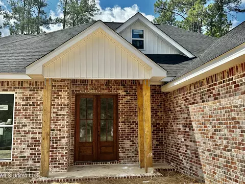 2108 Floral St, Moss Point, MS 39562 photo 4