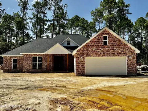 2108 Floral St, Moss Point, MS 39562